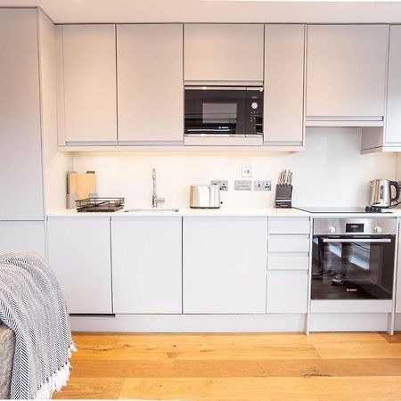 Ferienwohnung Two Bed Flat With Wrap Around Terrace Near Legoland, Windsor, Tube Station Slough Exterior foto