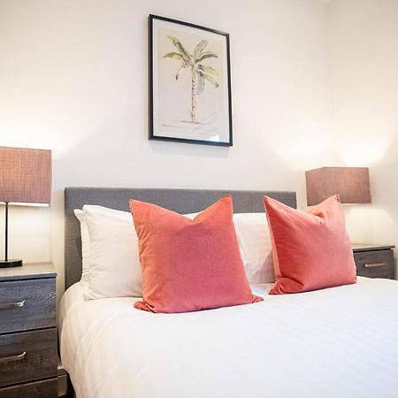 Ferienwohnung Two Bed Flat With Wrap Around Terrace Near Legoland, Windsor, Tube Station Slough Exterior foto