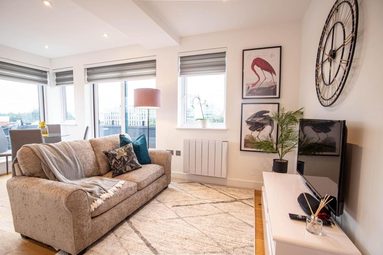 Ferienwohnung Two Bed Flat With Wrap Around Terrace Near Legoland, Windsor, Tube Station Slough Exterior foto
