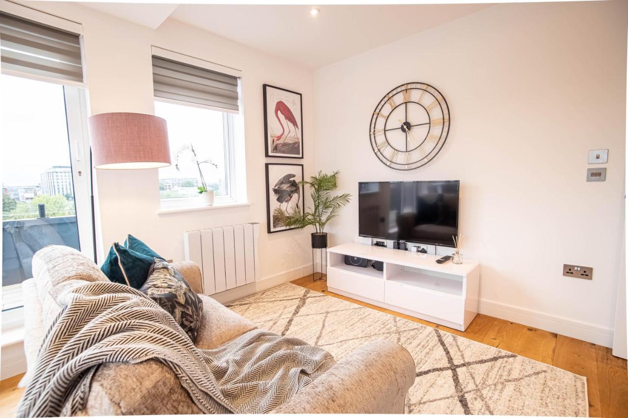 Ferienwohnung Two Bed Flat With Wrap Around Terrace Near Legoland, Windsor, Tube Station Slough Exterior foto