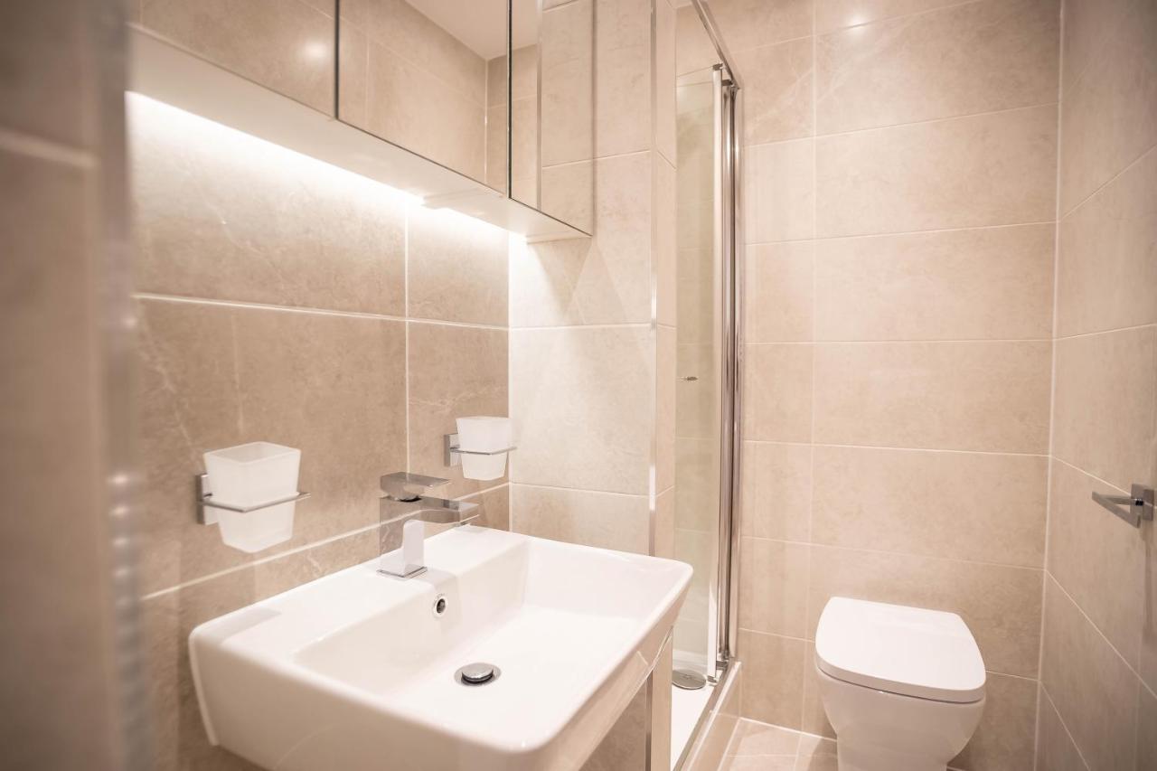 Ferienwohnung Two Bed Flat With Wrap Around Terrace Near Legoland, Windsor, Tube Station Slough Exterior foto